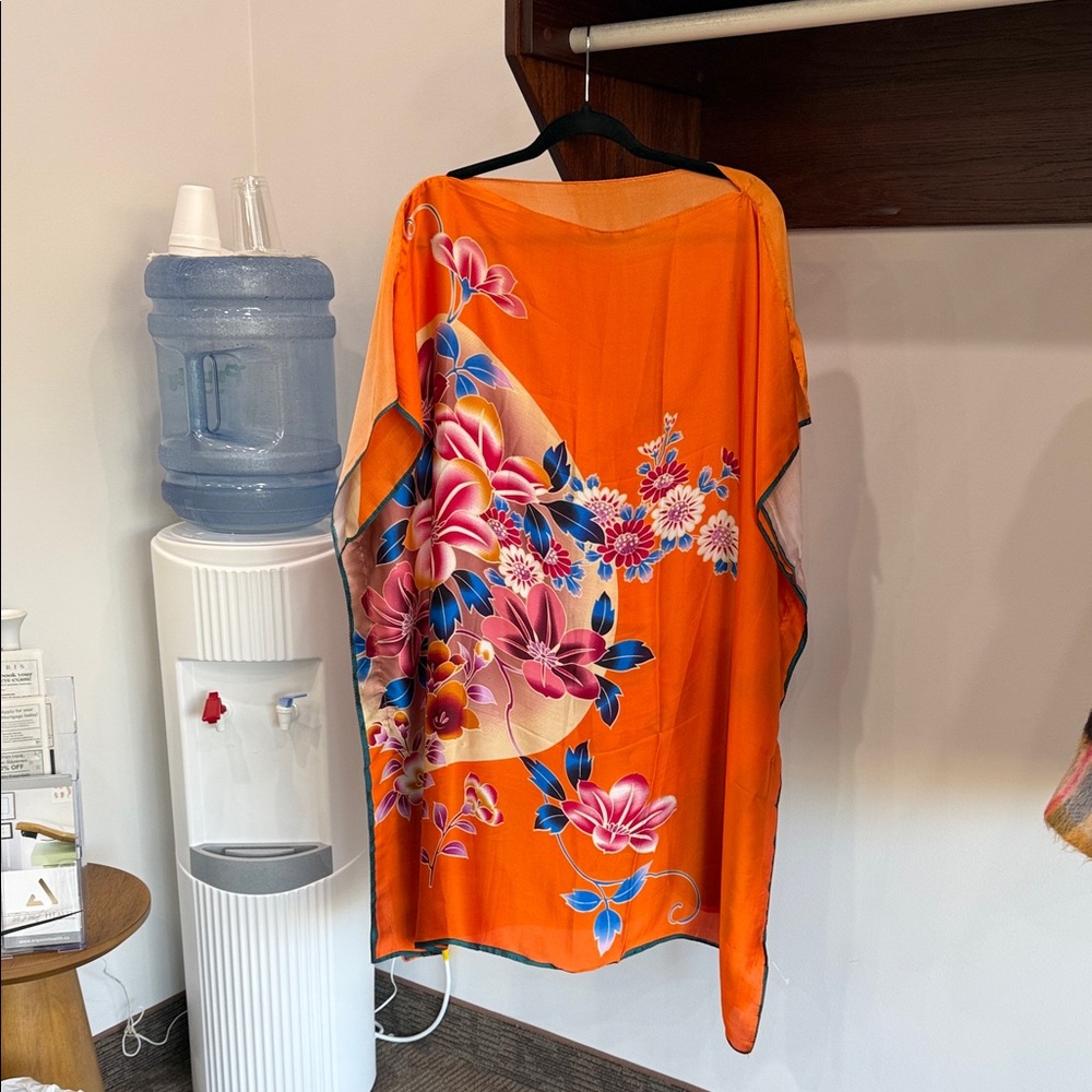 7-NWT - Vacation Cover Out or Elegant Tunic - Vibrant Floral Orange Top
